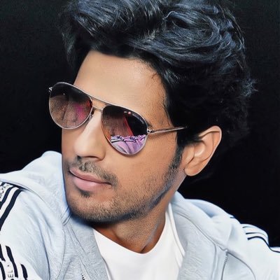 Here 4 Sidharth Malhotra ♥️ Team @Glamssworld Handled by @Fareenstann | Parody Account, this account is not affiliated with the subject portrayed in the profile