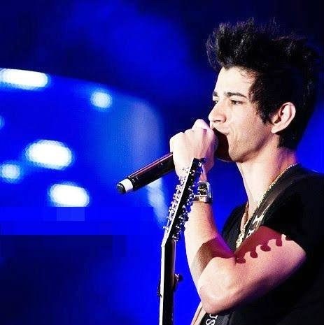 quando ouço sua voz coração bate veloz ♥ , @Gusttavo_Lima [/feito:03/04/11