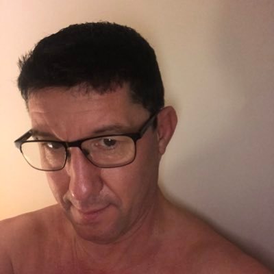 Lee936399981's profile picture. poppers addict love to huff everyday