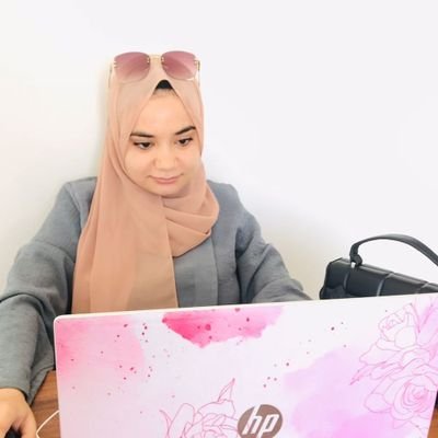 IUG💛✨
Multimedia technology and web development
UX/UI and Graphic Design🧑💻