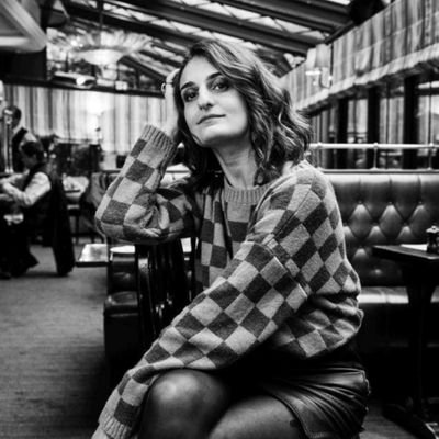 Anna35876145's profile picture. "Je suis celle qu'on ne voit pas
Je suis celle qu'on n'entend pas
Je suis cachée au bord des larmes
Je suis la reine des drames"