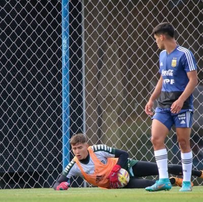 La pasión lleva al sacrificio, el sacrificio al esfuerzo y el esfuerzo al triunfó.⚽⏳

Jugador de excursionistas🇳🇬