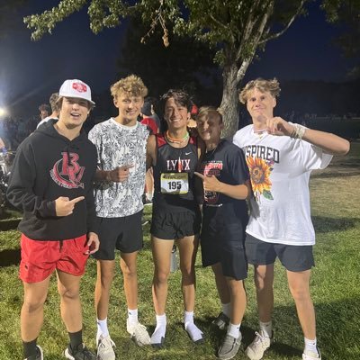 Miles_18_'s profile picture. 2025 Brandon valley| 300 H 41.31| 110H 15.74| indoor400m 51.85|200m starting split 21.50|long jump 6.68m|