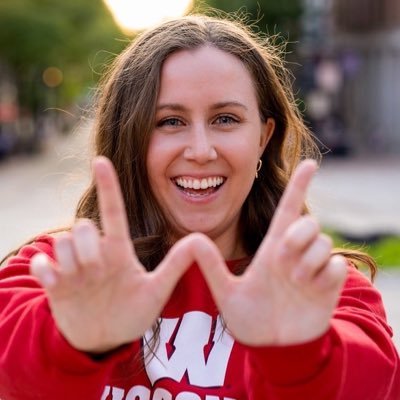 Social Media Specialist for @WisAlumni 👐🦡❤️🤍 I like long walks on campus