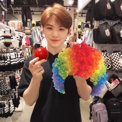 🤡 a whole clown, fan account 👤 no minors pls 🔞 meme archivist 📝 apparently i read AND write now ao3: clownkibum ✽ seventeen ✽