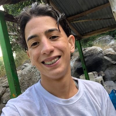 Joven inexperto comparto cada experiencia negativa o positiva con palabras