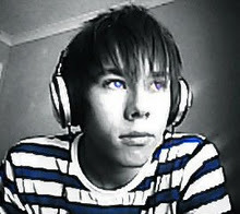 iAmNiceSimple's profile picture. Just havin some fun with Gaga, so let's put our paws up!