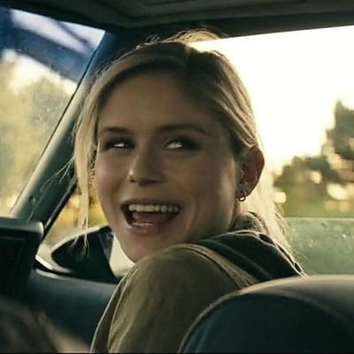 khushshe's profile picture. d4 d5• c4    Parody a/c of myself