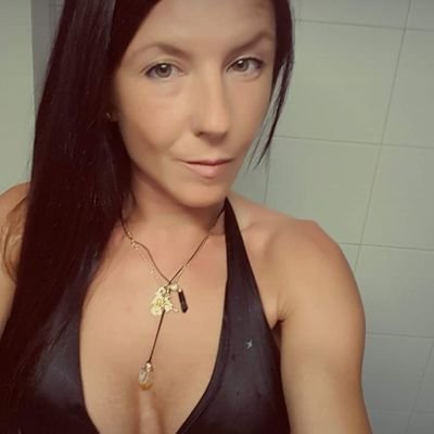 A veces lluvia,sol,otras tormenta o calma esperada. Leona,gata. Mujer o niña.Curiosa,espontanea,buscadora d no se q. Inquieta,nerviosa o tranquila y silenciosa.