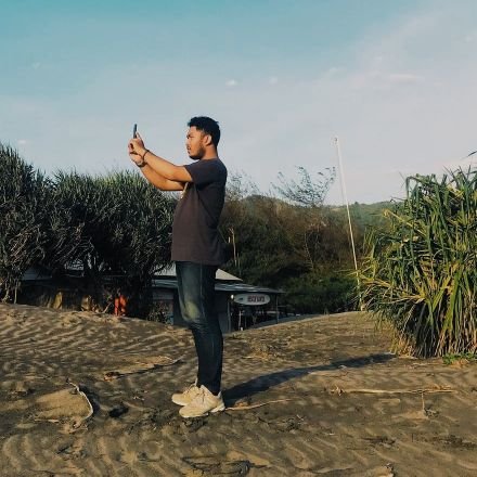 fadilharyo_'s profile picture. jangan tanamkan apapun kecuali cinta dan perjuangan