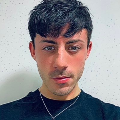 _jamos8's profile picture. sippin gin n juice 🍇 underneath a 🌴