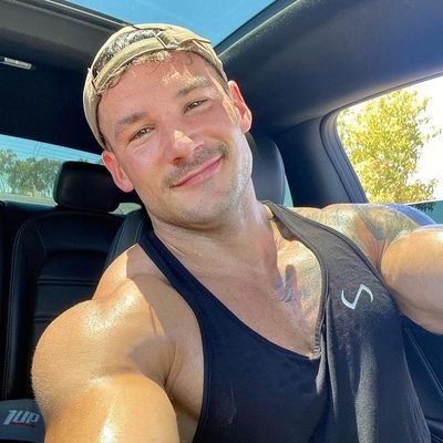 |fitness enthusiast  
🎧|music lover 
🛩️❤️|@gregvalenzia.com.Af.
💪|@stay.positive.in.life
