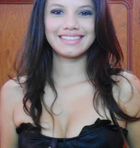 20 anos, Solteira, Acadêmica, Flamenguista.