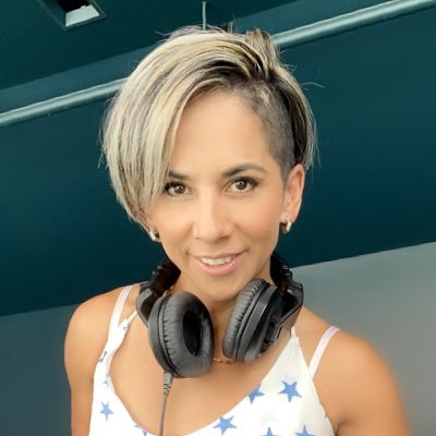 SP Entertainment Owner*Dj More Access Fox 5*Athlete*Singer*Circus Performer*Aerialist*sponsor by ProX Direct @spentertainmentlv @dancingdjsara