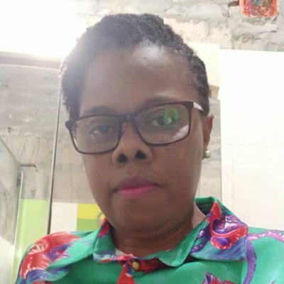 Mère,  épouse,  tante, soeur,  belle soeur,  pharmacist.