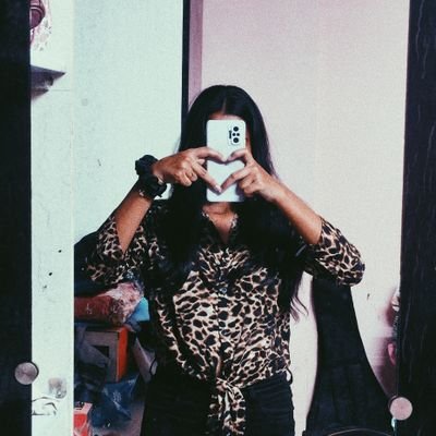 24🌻                                                                                *cries in a cool way*