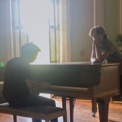 lotte0_'s profile picture. 20 jaar | Young Royals⚜️ | ESC 🎤 | Ik luister wel eens naar albums 🎧 | Cd verzamelaar 💿