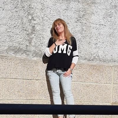 isabel03872333's profile picture. 