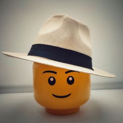 JaremaGodzinski's profile picture. Hipek Lego z panamą na głowie. Coś w tym dziwnego?