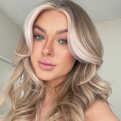 Hi I'm Summer! 👋🏼 I create relatable + aesthetic content for brands to use on their socials. let’s create💌 sumsonnier@gmail.com Insta: @summsunnyy 13.9k