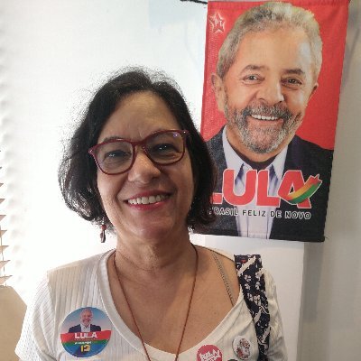 Educadora, doutoranda em educação, uma avó apaixonada pelos netos, pelo maridão, pelos filhotes, noras, pai, manas, amigos e amigas pensantes!