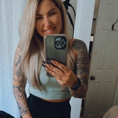 ❤️ wife. cat mom.