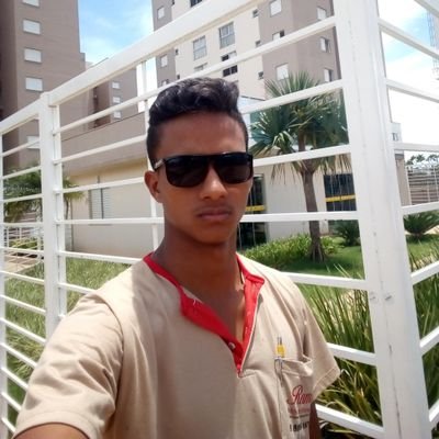 CarlosE21402334's profile picture. 