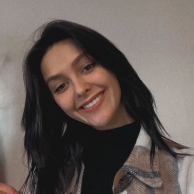 chloeefyffe's profile picture. choose someone who thanks god for you. 💯