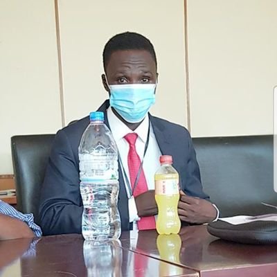 Polyglotte (Arabe, Français et Anglais )
Étudiant à l'Université de Bangui  (RCA )


Prix Nobel de pcoiffe 2018 en RCA