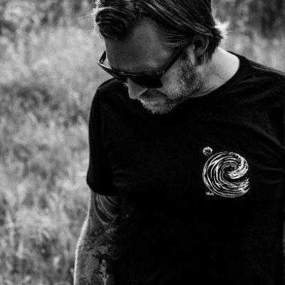 singer/git. @_Massendefekt_
owner @elua_apparel