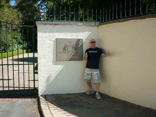 Busy company director. Keen Reds supporter and QRU member. Likes to swim, ride, eat and drink. :)