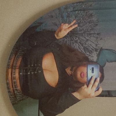 | Content Creator | 5'2 |
French Canadian |
I like cooking :') and baking ♡
