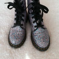 Big Glitter Boots(@GlitterBig) 's Twitter Profile Photo
