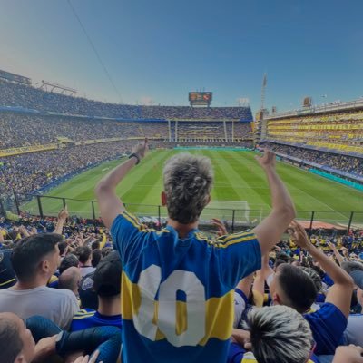 Hincha y socio del club mas grande del continente. Boca por encima de todo. Riquelmista y Palermista como todo bostero de bien.