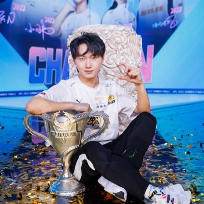 彭云飞🐮|🇨🇳Professional @HonorofKings player for @WolvesEsports competing in KPL | Official YouTube Channel: https://t.co/oDpwMFaDqP