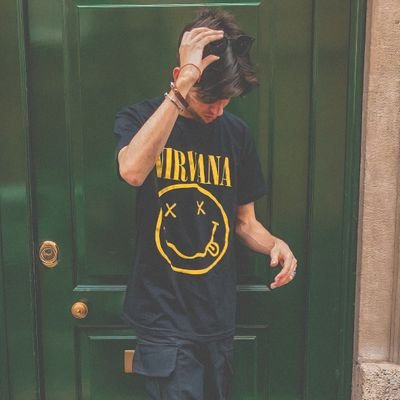 Bonilla13Ale's profile picture. I would disappear, I would go so far that the smoke of the city would not reach me nor the algorithms would find my trace..🛸✨🌌