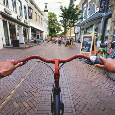 Op de fiets is het leuker! Want fietsen is vrijheid, goed voor de stad én jouw portemonnee. Het doel: elke rit in Enschede korter dan 5 kilometer, met de fiets.