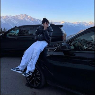 Nie zapomnij najpierw zakochać się w sobie ~ Kylie Jenner 🧸