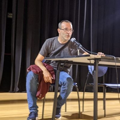 Series, RZ, literatura.. y a saber qué más... Igual os sueno de algún rincón... ah, y hablo inglés.