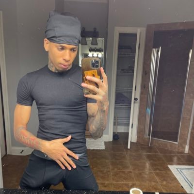 Barbnickigng's profile picture. 