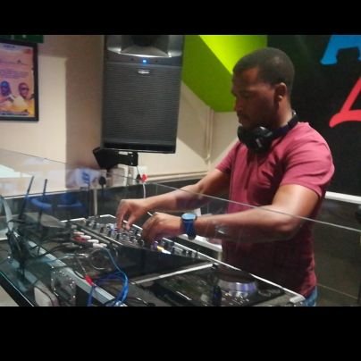 An Afro House head, DJ and Producer. can reach out at comfortsehaole@gmail.com š