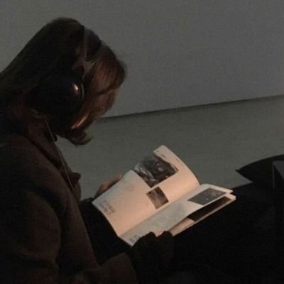 « تـسلـط مـن سـواد ضـاحـك الـثغـر دجـن..
يـنهـض مـن تـراب و سـيده يـبكـي فـي عـدن. »
🦋✨