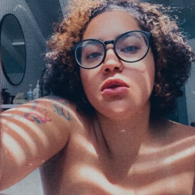 ThatGirlDelia's profile picture. a wanderlustin curly girl | USFSP alumni