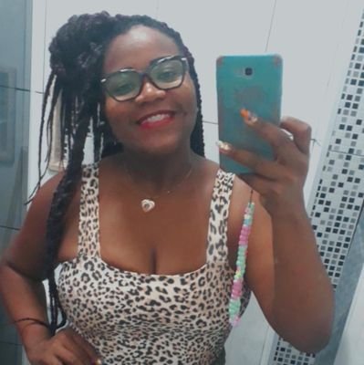 Canceriana ♋
Um Doce 🍫
Com o Coração Enorme ❤
Flamenguista 🔴⚫
Professora por Amor 👩🏽🏫❤
Mamãe da Gigi 👩👧😍