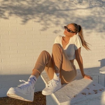 AnnieLindaJul's profile picture. Love outdoor sports such as golf and hiking, enjoy Acapella