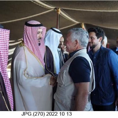 أنا بدوي في عيشتي ما تنعمت رمز البداوة سيف والكيف دله