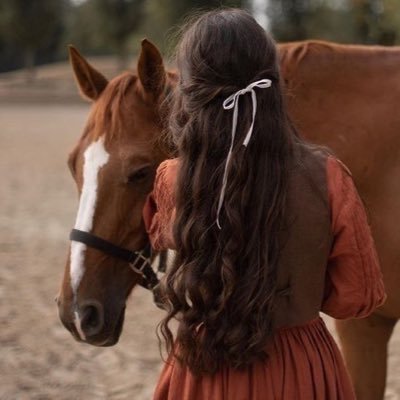 llxaw7's profile picture. مكتفية بنفسِي عن كل شيء ، وكلكم عابرين.