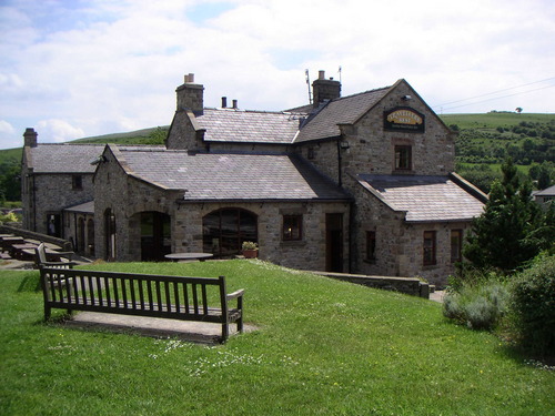 Country Pub in the Peak District. Serving home cooked food off our own farm, instagram travellersrest1997 Free Wi-Fi,Pool Table, Dartboard 6 en suite bedrooms
