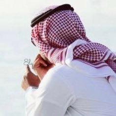 إنما النَّاس بحار، فلآ تحكمّ علَى أعماقهم...وأنت لا ترى منهم إلا شواطئهم .