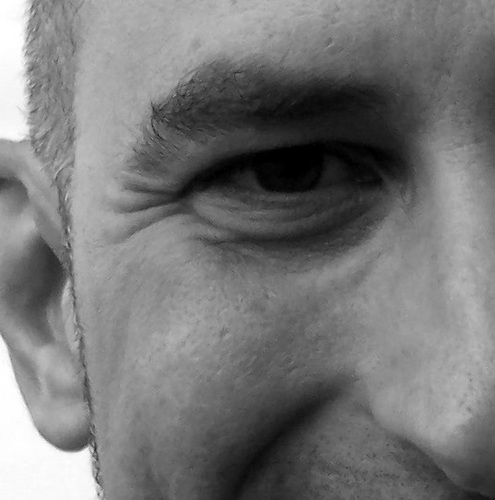 Informatikaria. UPV-EHU.
Sólo hay un Athletic.
Alirón es All Iron.
La cerveza, en vaso. De la tierra llana. Correcaminos estate al loro. Me gustan los Pixies.